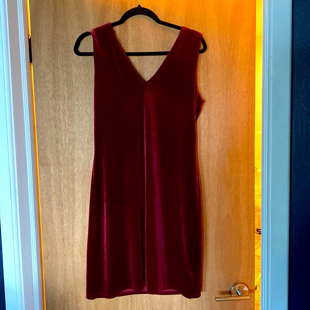 White House Black Market Burgundy Velvet Cocktail Dress Size 4